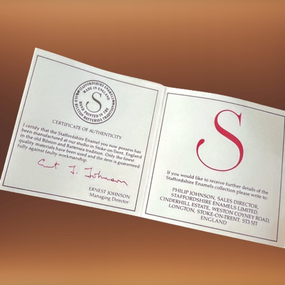 Staffordshire Enamels Pill Box - Picture 8 of 16